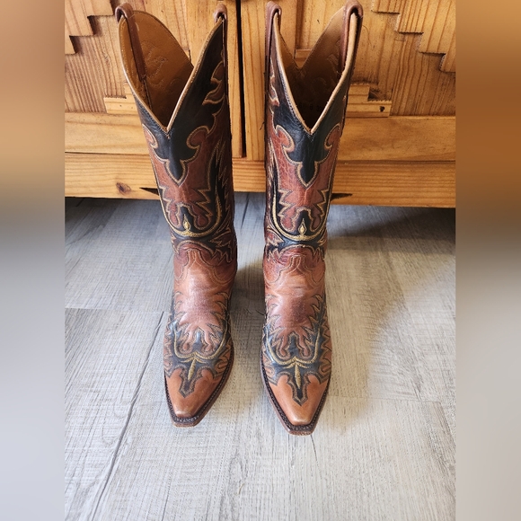 Intricate Brown and Black Cowboy Western Boots - Picture 2 of 13